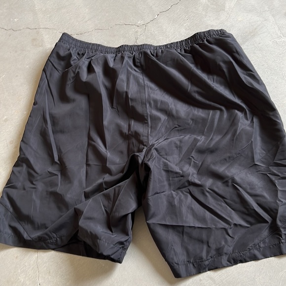 Running‎ man shorts - Picture 2 of 3